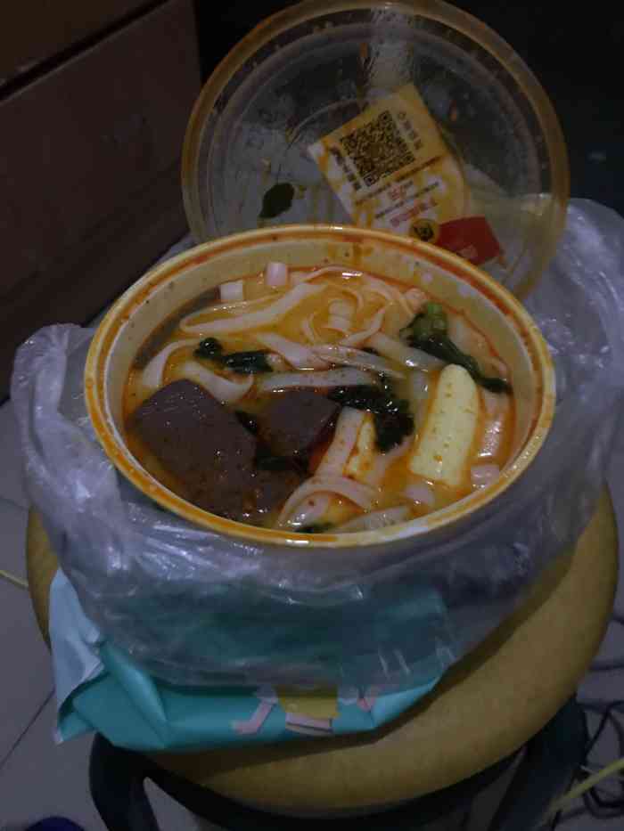 觅姐汤可以喝的麻辣烫-"我晚上顺路想着去打包个外卖,结果周边走了.