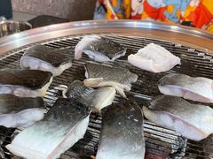 -围炉肉舍•炭烤活鳗•丹东海鲜烤肉(步行街店)