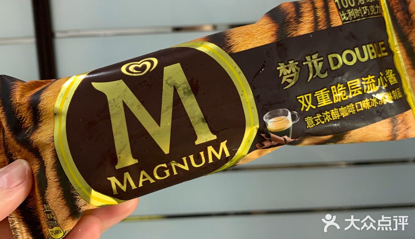 双层巧克力，一层脆皮，一层软软的