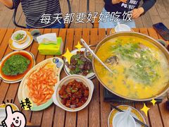 -亮河湾山庄