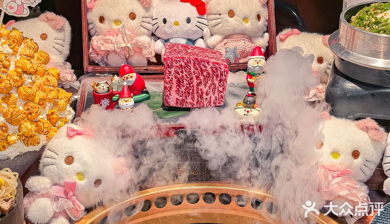 就在万象城🎄有Kitty猫的圣诞烧肉来啦！