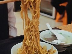 -松树干拌面店