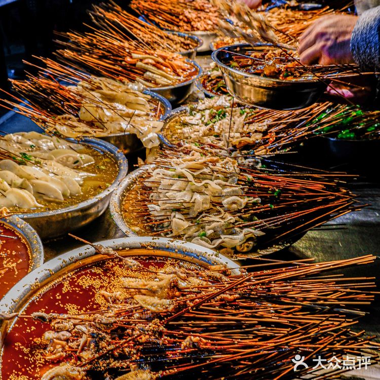 成都旅游必吃！人均25r的钵钵鸡天花板