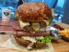 双蛋指椒牛肉汉堡-魏斯理汉堡(西安沣东吾悦店)