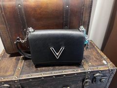 -小飞侠奢侈品回收 寄卖 养护(宝山宝龙广场店)