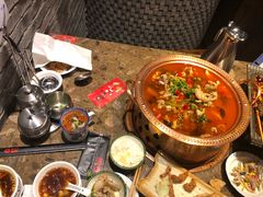 -沪小二炭火蛙锅(淮海中路美食不夜城店)