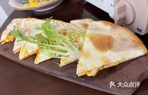 Grilled Chicken Cheese Flatbread