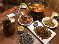 -老滇山寨•云南特色菜•地方菜•民族风情歌舞表演(金碧店)