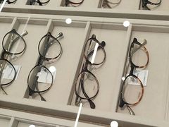 -豪门视光·星趣控·蔡司依视路眼镜代理商(中央大街店)