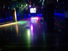 -奔马滚轴溜冰场