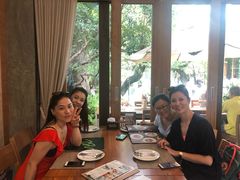 -Chom Cafe and Restaurant