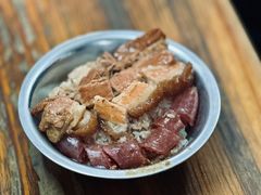香肠糯米扣肉饭-梁阿婆廿年老牌扣肉糯米饭