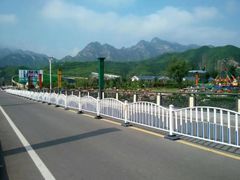 -百里峡七彩艺术小镇