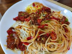 辣皮子滚刀肉拌面-歹歹的加个面过油肉拌面