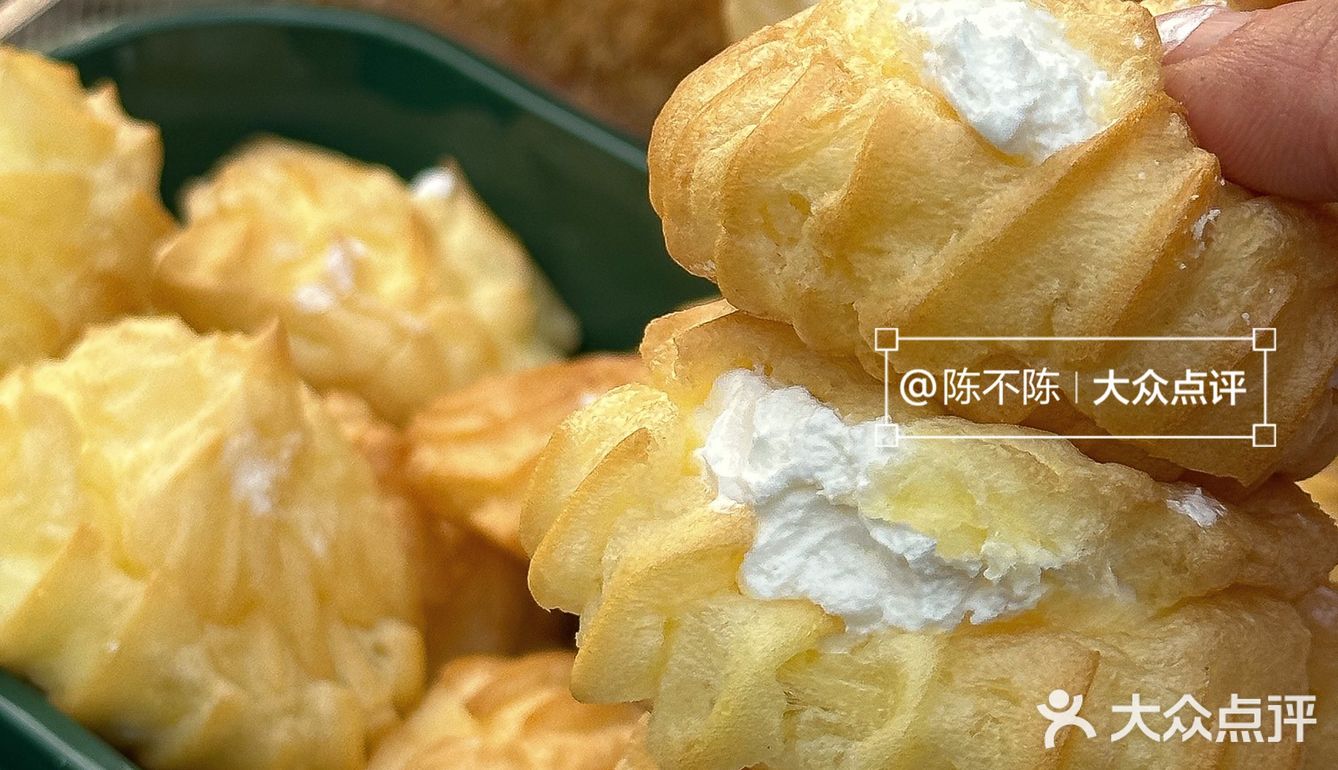 啊啊啊！终于在我大北京又吃到了…无敌好吃的蜂蜜脆皮小馒头