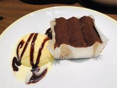 提拉米苏蛋糕配香草冰激凌-萨莉亚意式餐厅(杭州滨江天街店)