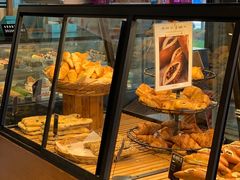 面包甜点陈列柜-Dough&Joe团憩(瑞虹天地月亮湾店)