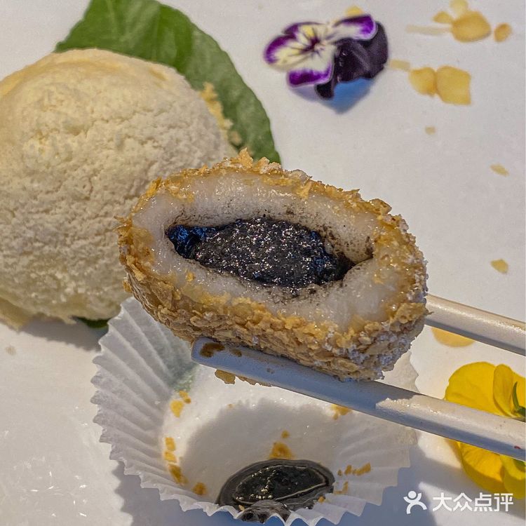 新派融合川菜，以味道为根本，以匠造为灵魂。