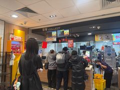 -麦当劳(上海虹桥站30B检票口楼上)