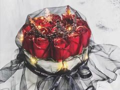 红玫瑰黑沙皇冠主题蛋糕-艾加柒克蛋糕茶歇甜品台(春熙路店)