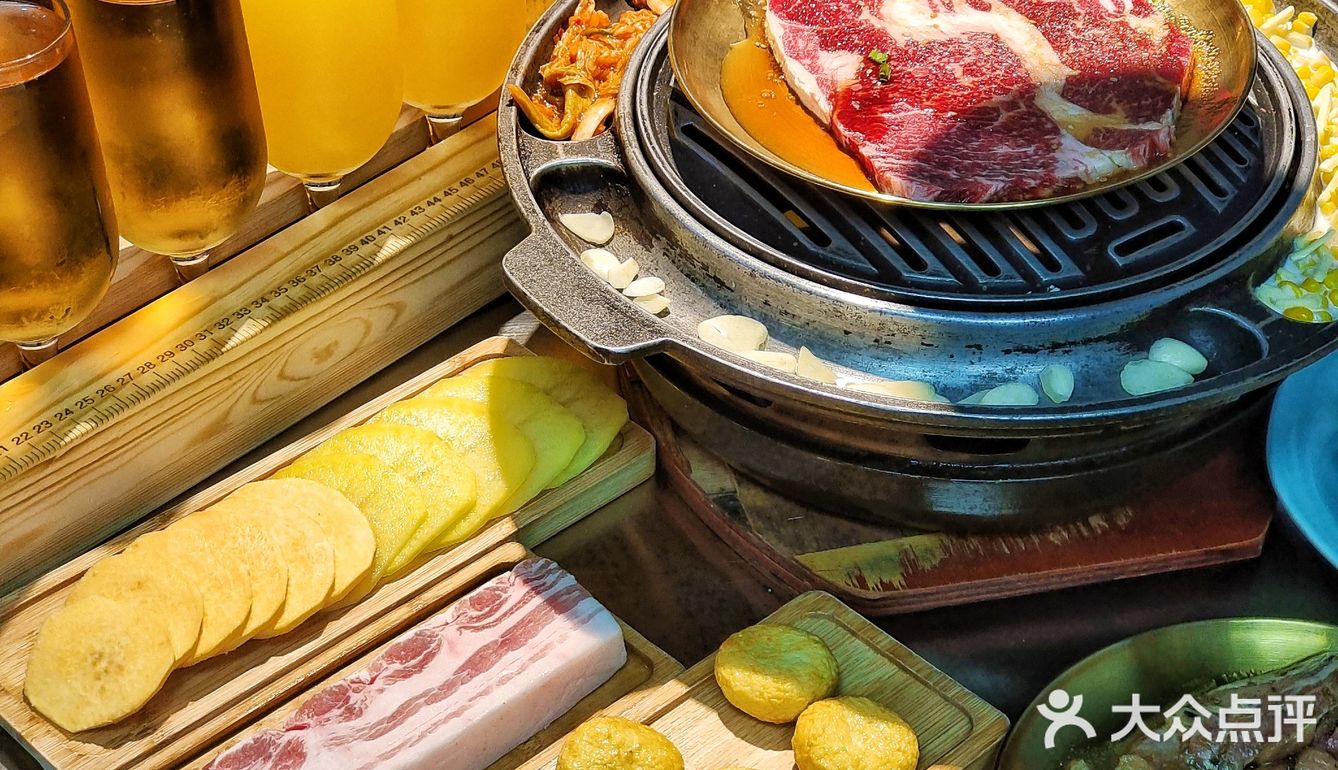大块吃肉、大口喝酒、胡同里的深夜食堂太带劲了~