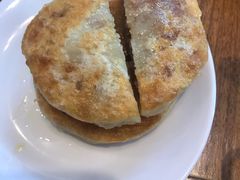 牛肉圆葱馅饼-圣河湾虾饺美食(站前店)