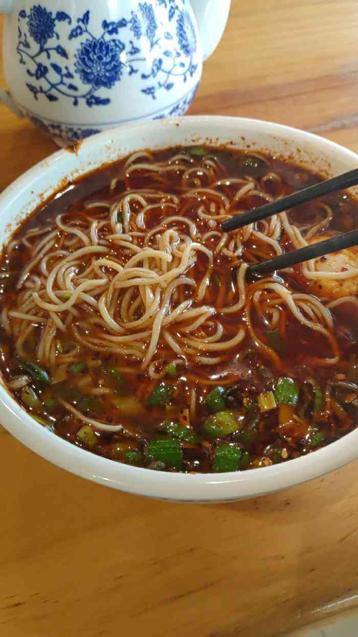 伊兰·经典牛肉面总店-"挺正宗的味道,落地的时候大雪封路,走不了.