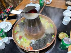 -果松木炭酸菜铜火锅·外婆参鸡汤