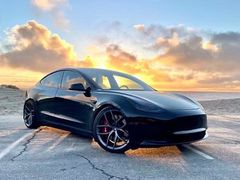 -TESLA 特斯拉(上海太古汇体验店)