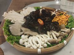 -尚尚仙·酸汤猪手·猪肚鸡火锅(华联万柳购物中心店)