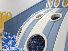 -蓝鲸奇亲子游泳俱乐部