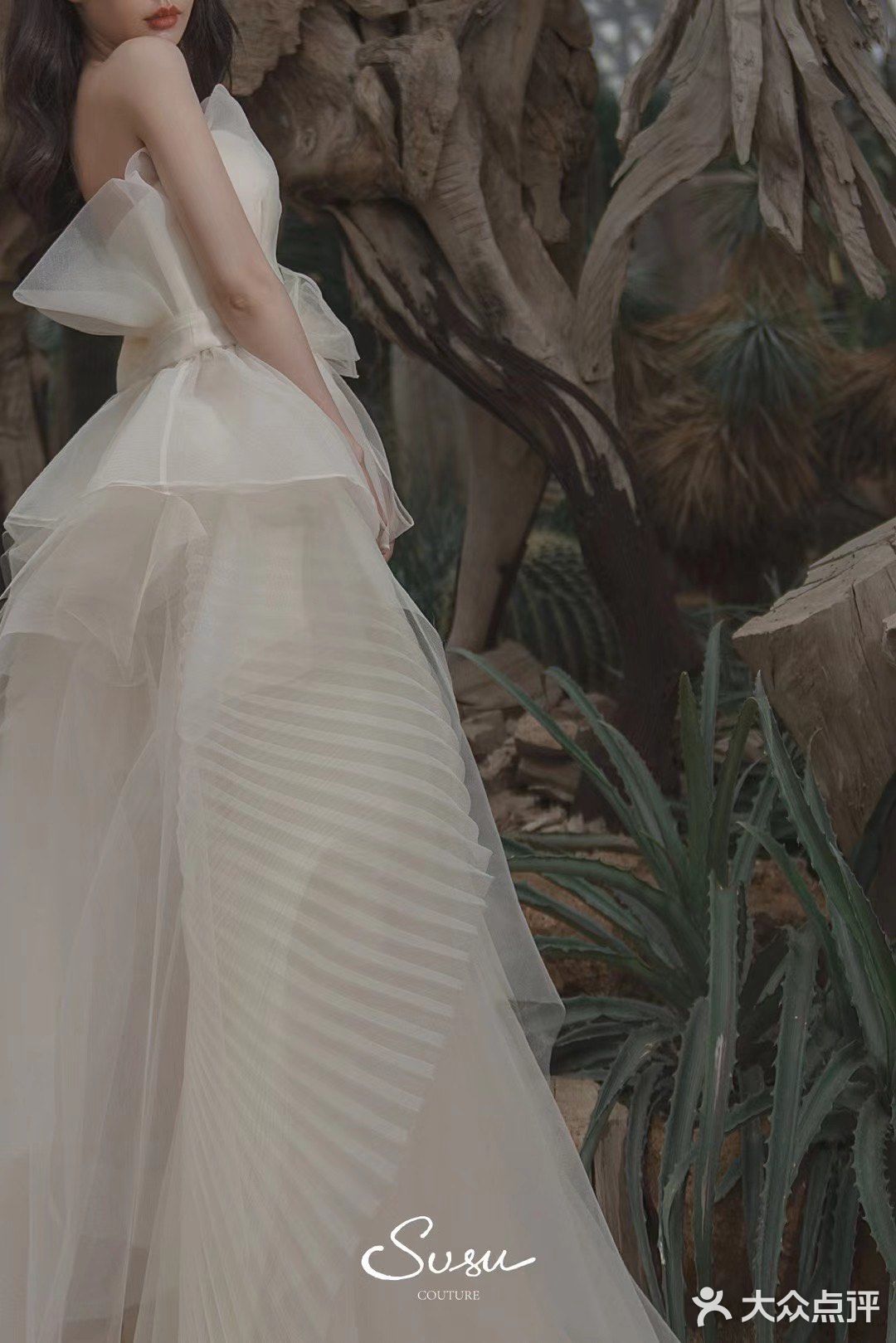 「初见黎明 碧波荡漾 且听风吟 清雅无匹」