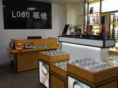 -LOGO眼镜·蔡司品牌折扣店(龙华清湖店)