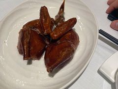 玻璃皮润烧乳鸽-北京厨房(西安SKP店)