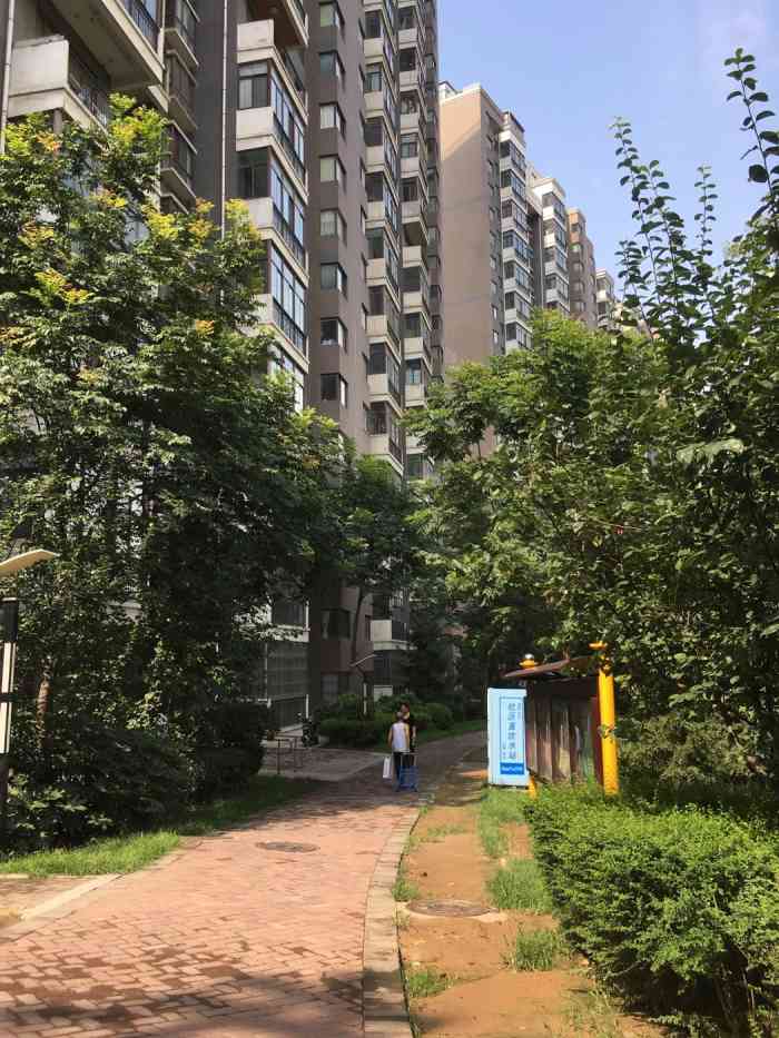 东尚小区-"东尚小区坐落在西安东郊金康路上,交通便利.