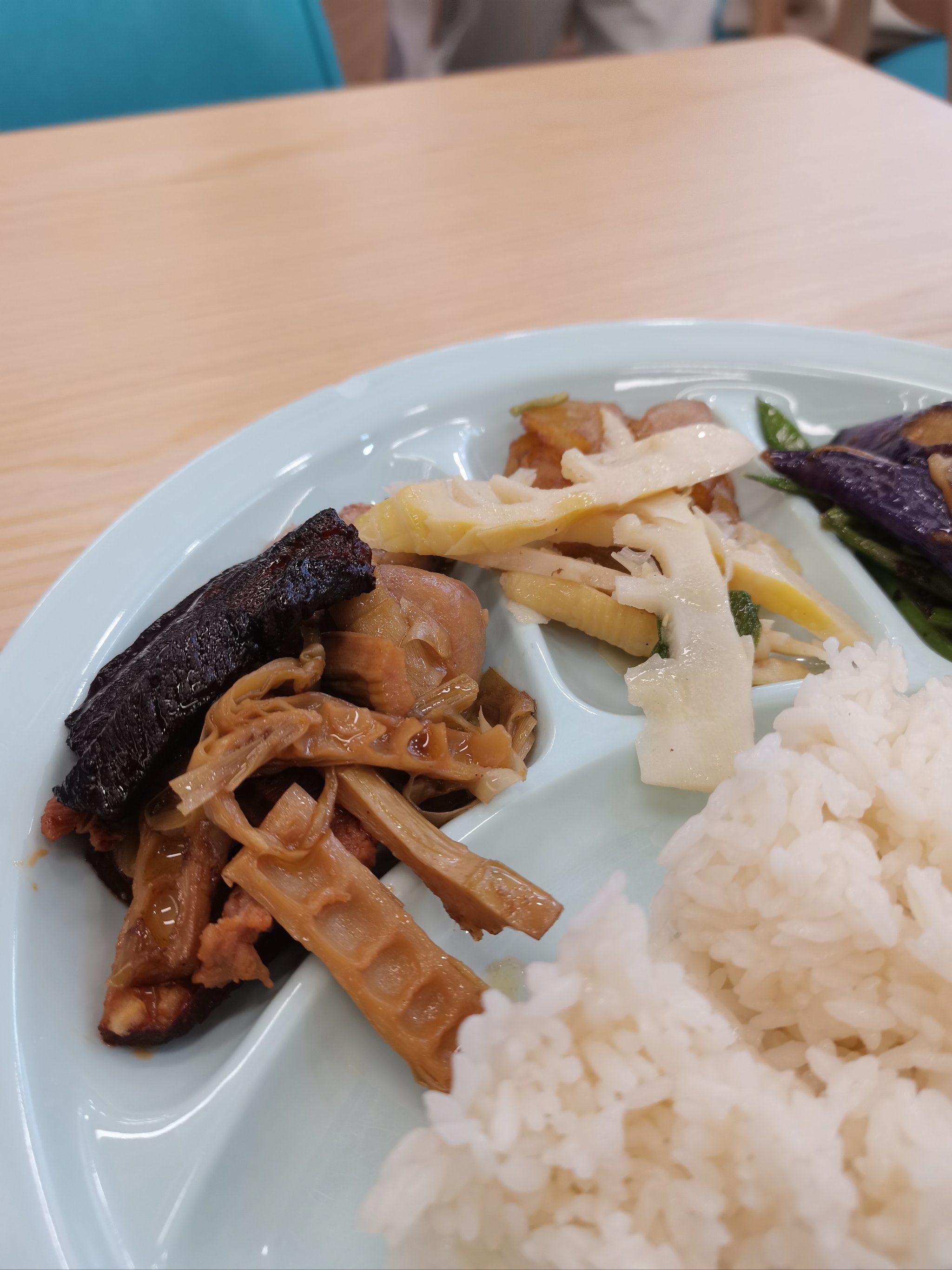这样一份称重的快餐15元