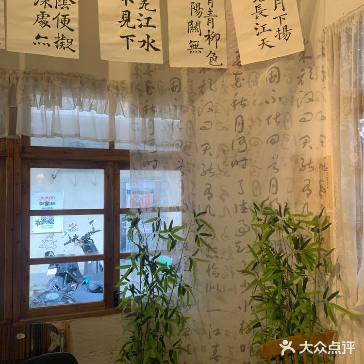 花都探店 | 梦核金鱼咖啡店