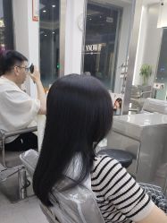 -首脑美发沙龙