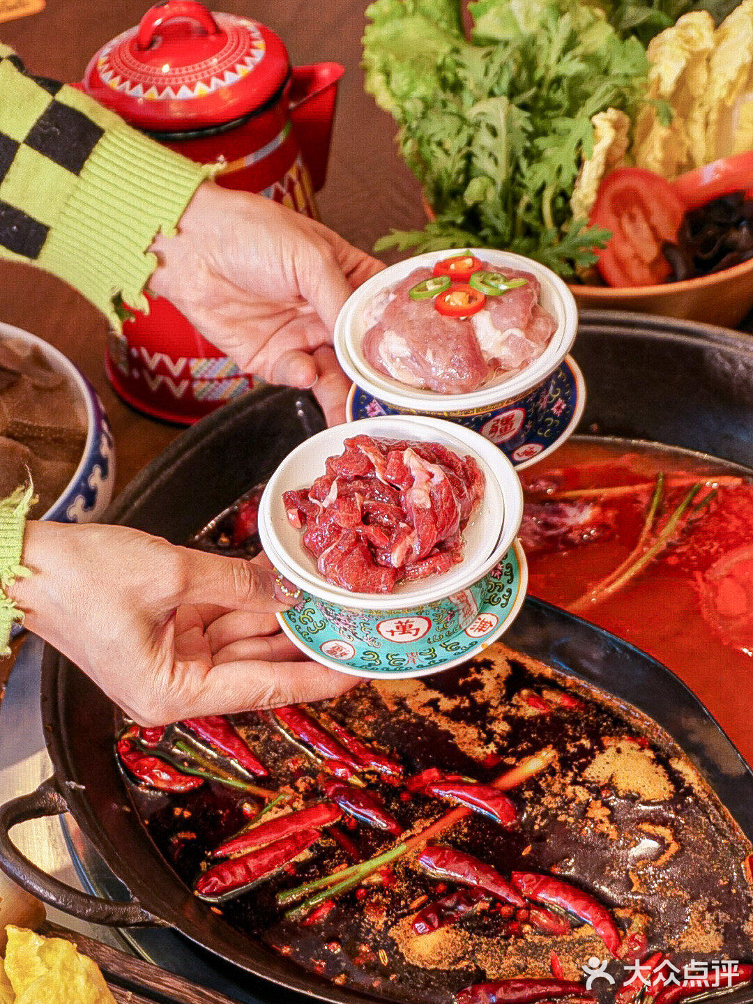 冬天这么冷当然要和朋友一起恰火锅了