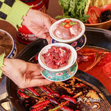 冬天这么冷当然要和朋友一起恰火锅了