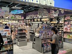 -潮品挚尚(五角场苏宁易购店)