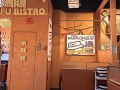 -蓝色港湾停车场