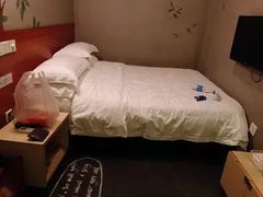 -卡罗酒店(东门晒布地铁站店)