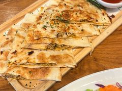 -Chom Cafe and Restaurant