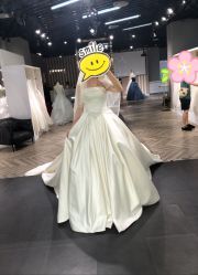 -Lady  Jane高端婚纱礼服馆