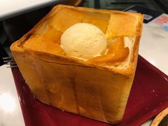 珍宝蜂蜜厚多士配雪糕-港丽餐厅