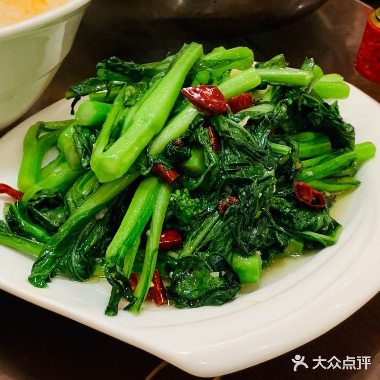 猪耳朵，牛头肉，凉粉，都不错，西湖牛肉羹，肚丝汤
