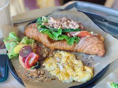 芝士金枪鱼太阳蛋可颂-251#coffee roasters(沿河东路店)