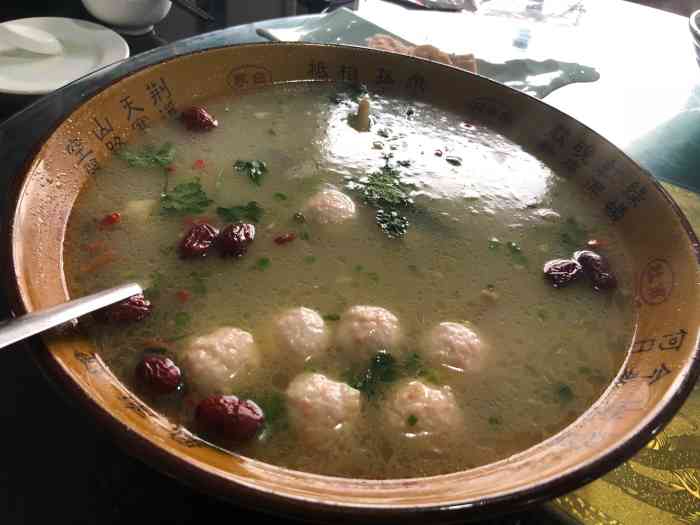 鹿角面八大碗-"位置很好找,就在村口转盘边上,院内能停车.