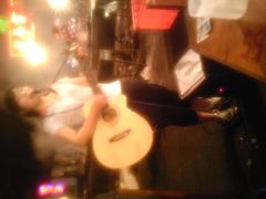 卖唱歌手-清真磊磊烧烤老店(饮虎池街34号店)